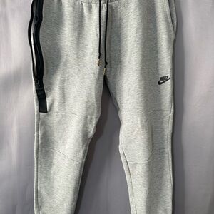 Nike Tech Fleece Joggers Men’s Light Gray Size L